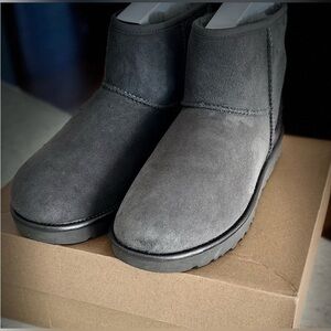 UGG Classic Mini II Charcoal Women's Snow Boot